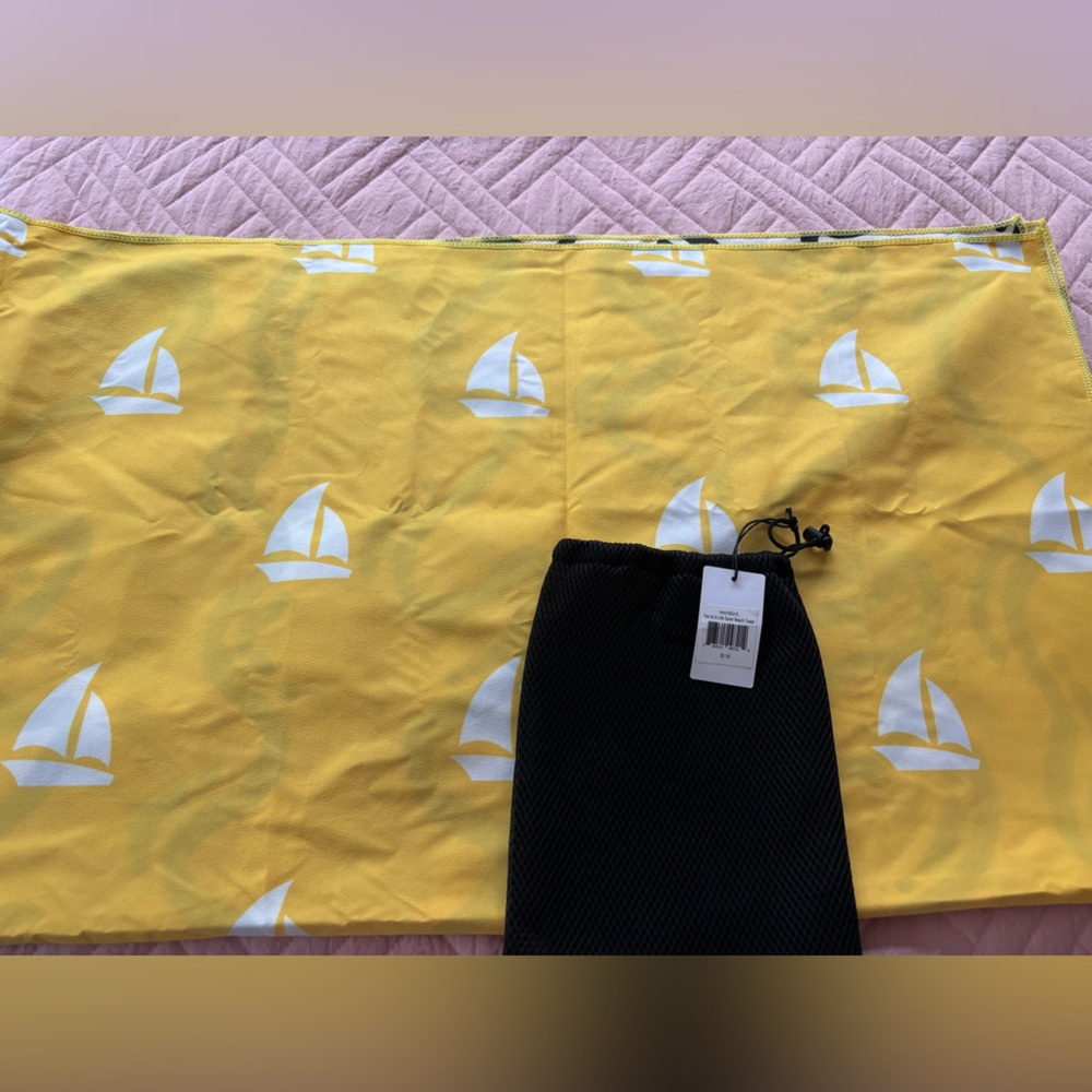 NWT Verdict Reversible Beach Towel with mesh Pouch
